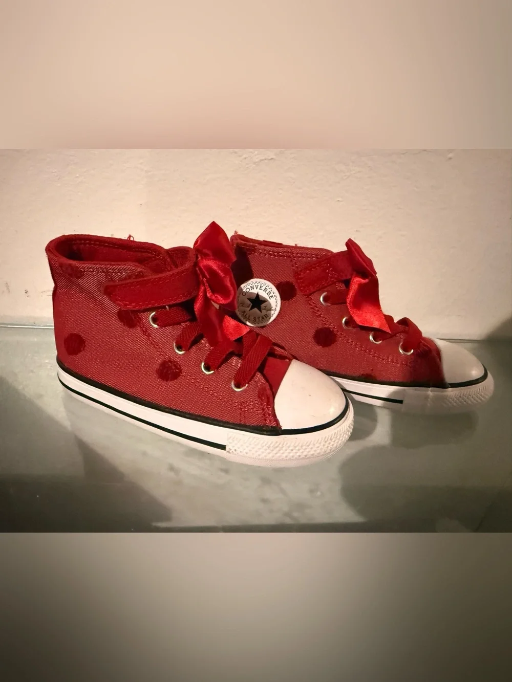 Converse bright red